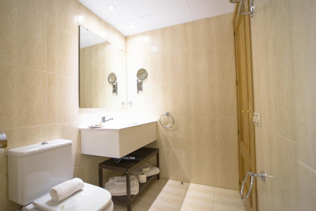 Ab Passeig De Gracia \Npenthouse - Blue Hotel Barcelona Ngoại thất bức ảnh